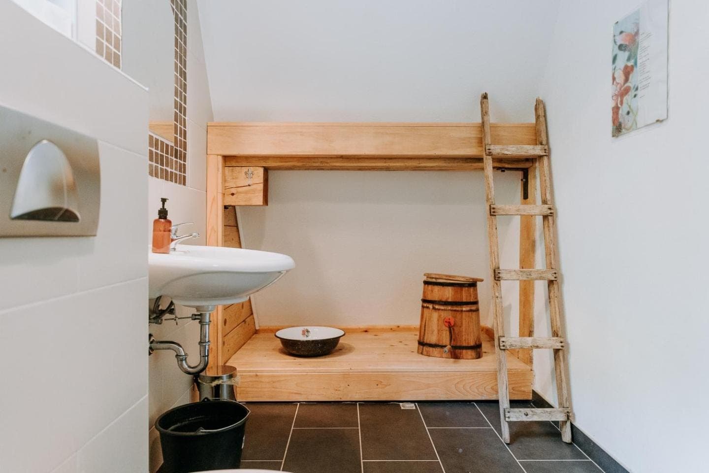 Bungalow room photo