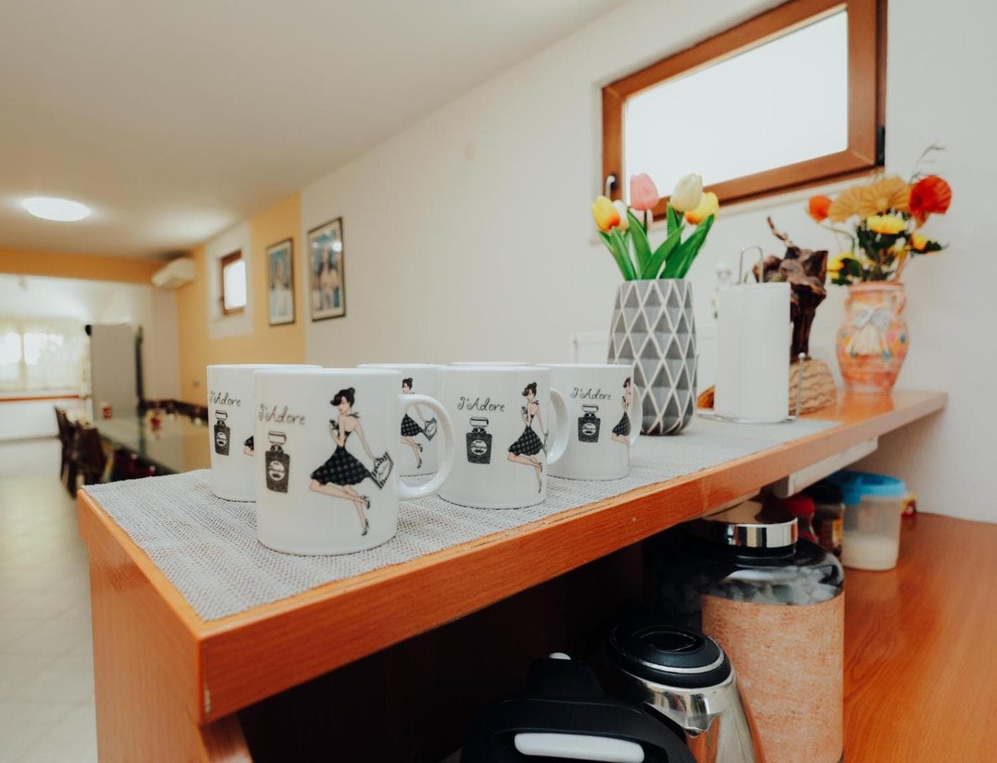 Family Room with Shared Bathroom room photo