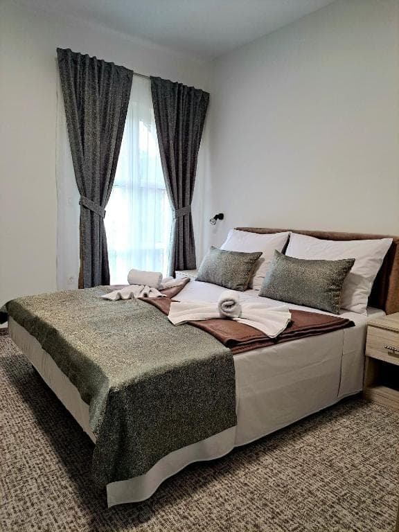 King Room with Mountain View room photo