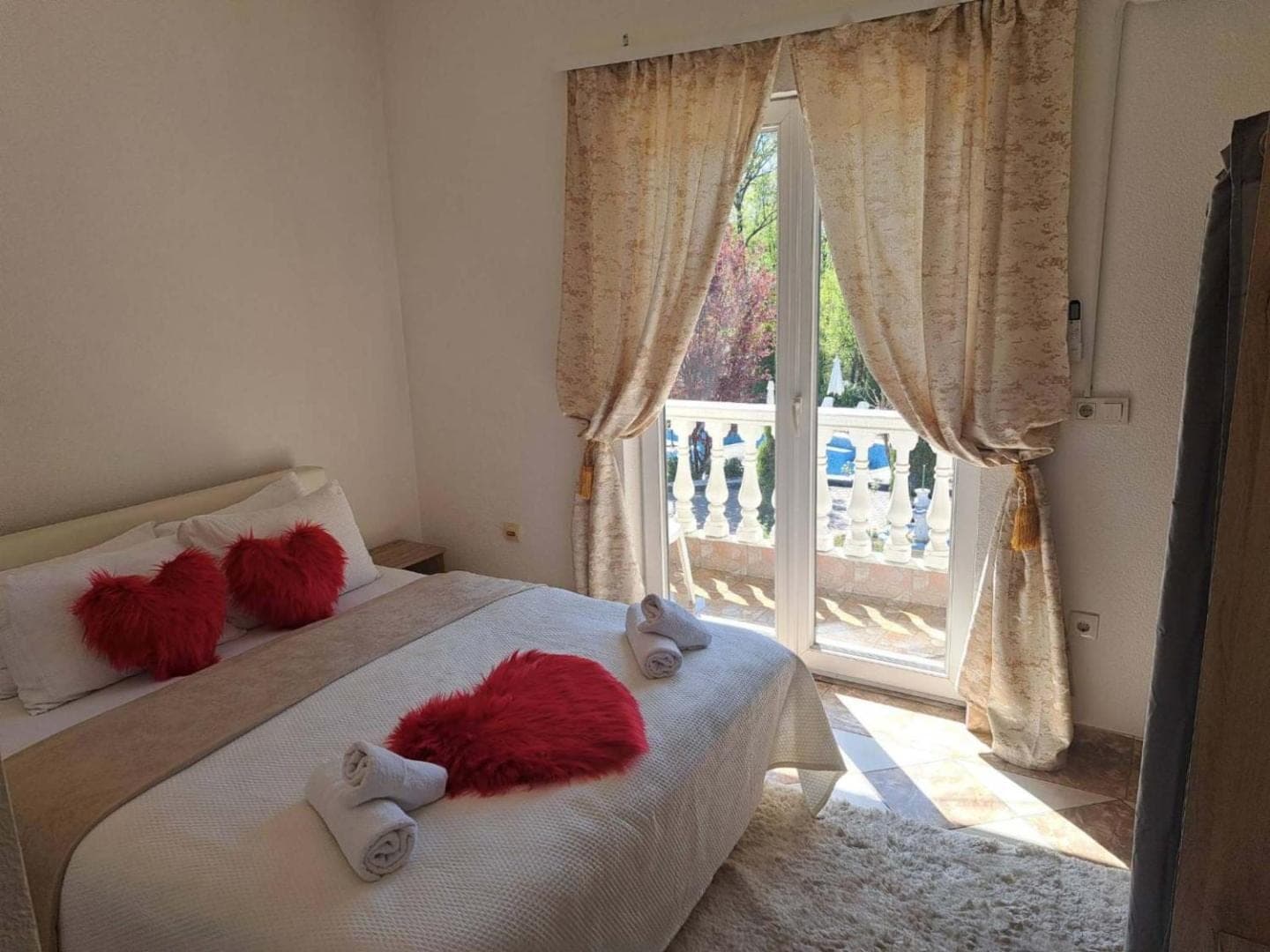 Comfort One Bedroom Apartment room photo